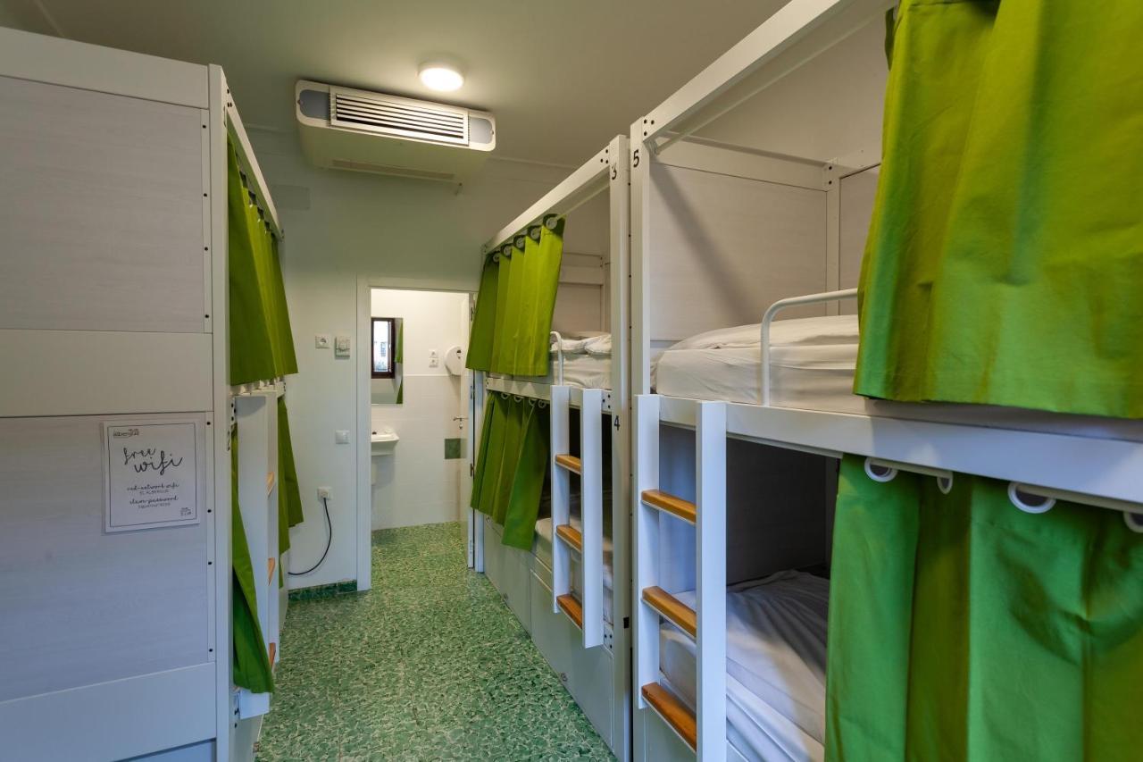 El De Hostel *
